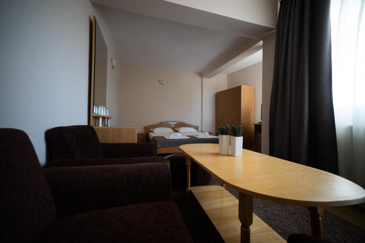 Hotel Velista Voneshta Voda Luaran gambar
